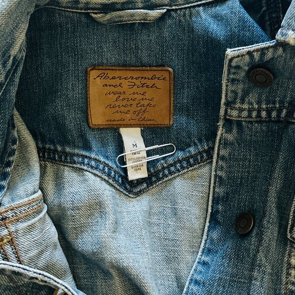 Abercrombie and Fitch Distressed Women's Denim Jacket Size M - Picture 5 of 5